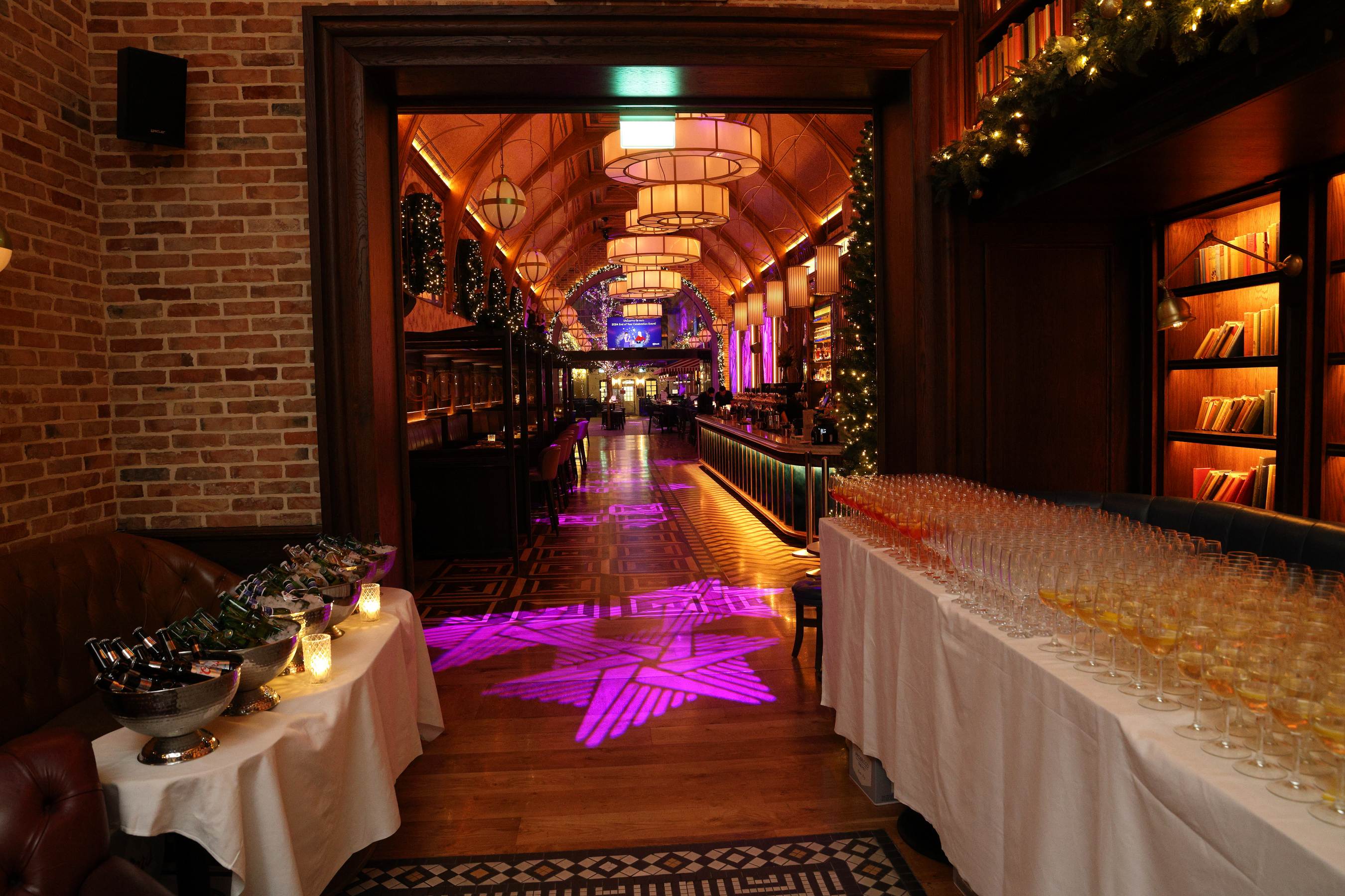 A large financial client organised their  Christmas party in Cafe en Seine, for between 500 and 700 staff