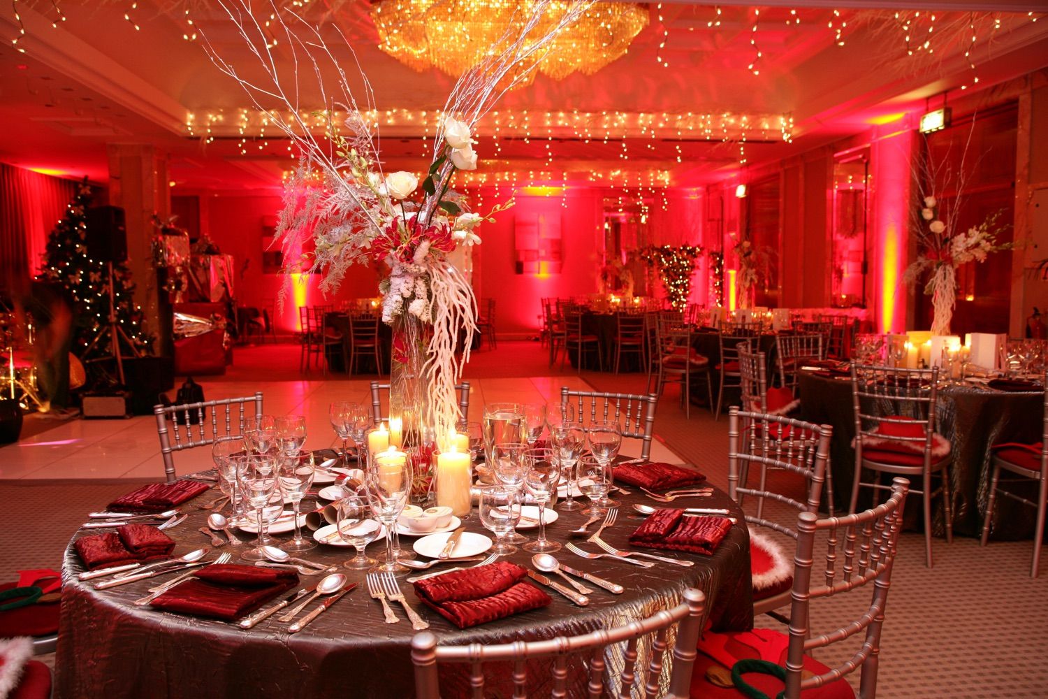 Room decor and lighting for a corporate Christmas party