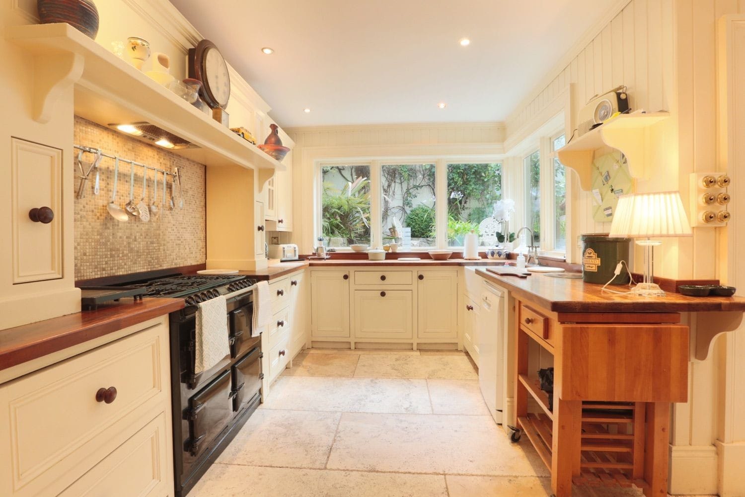 Beautiful warm tones make this cooking space a perfect cosy yet functional space