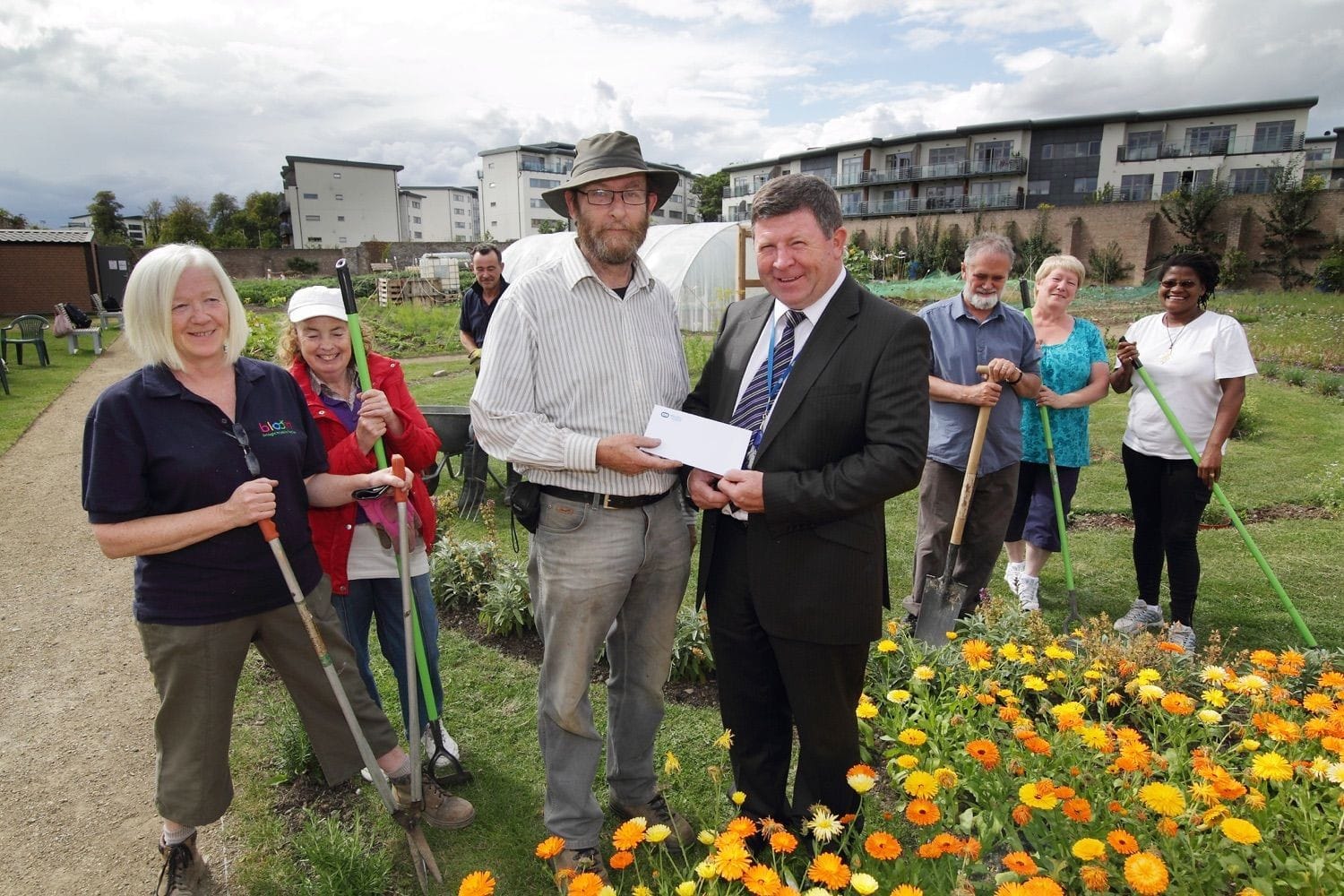 ESB/Electric Ireland sponsor local gardening activities in the Sntry community,