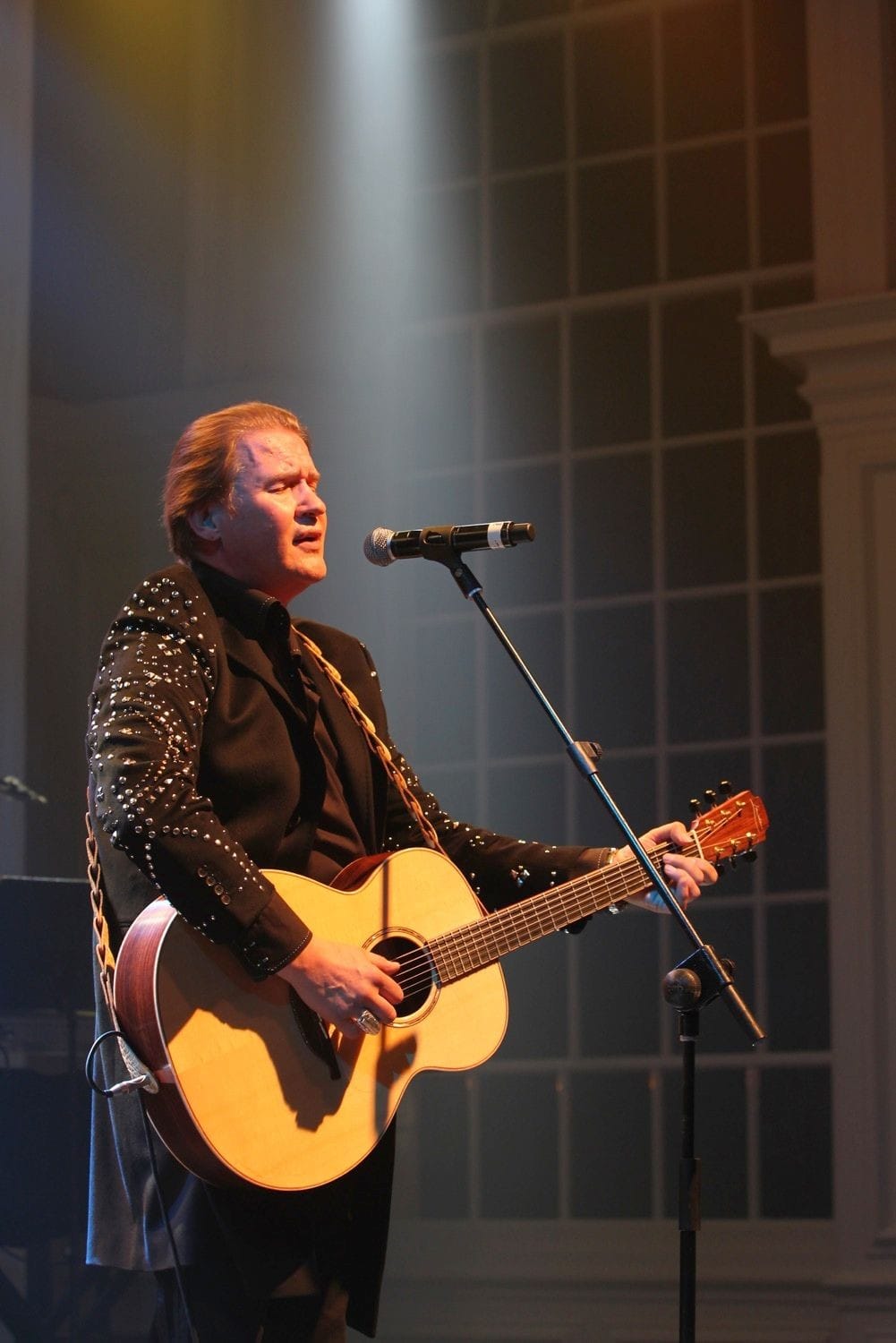 Johnny Logan sings for an incentive group during dinner at the Royal Hospital, Kilmainham